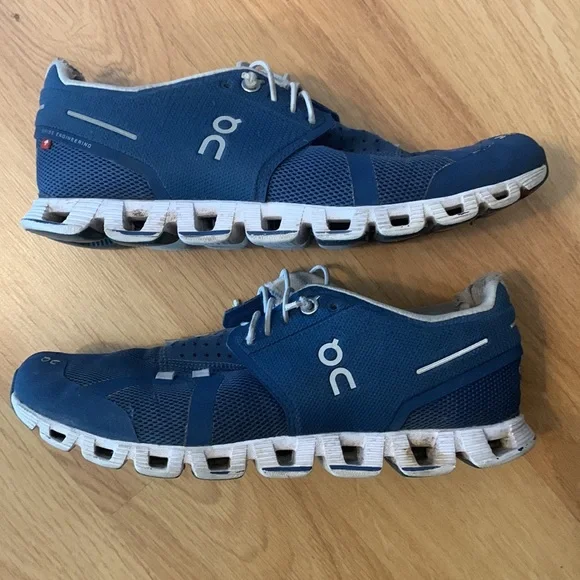 On cloud running sneakers in royal blue - Picture 2 of 8